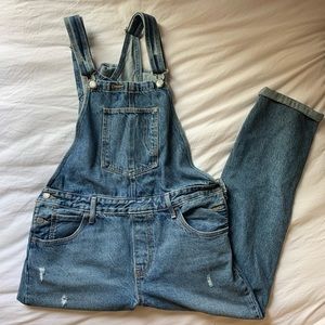 LIKE NEW Medium Wash Levi’s Overalls